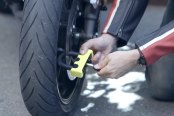 Motorcycle brake disc lock Security level 13 Abus Detecto 7000 RS1 flame black 3D Position Detection