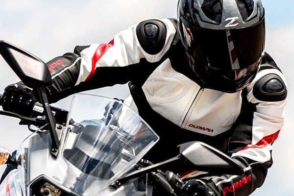 New to Riding? What Are Your Best Choices In Motorcycle Riding Gear?