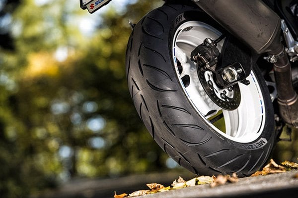 METZELER® SPORTEC M7 RR Tires - MOTORCYCLEiD.com